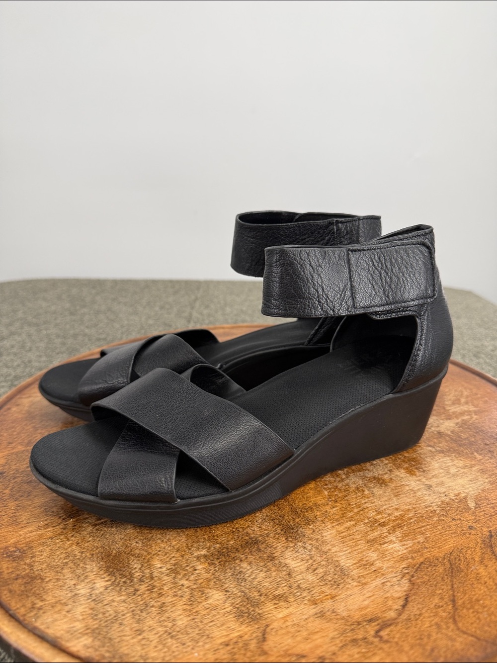 Naturalizer Sandals Wm 7.5 M Black Ankle-Strap Wedge Riviera